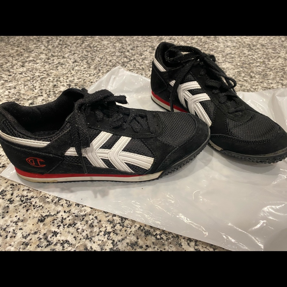 Champion shoes M 6 W 7.5